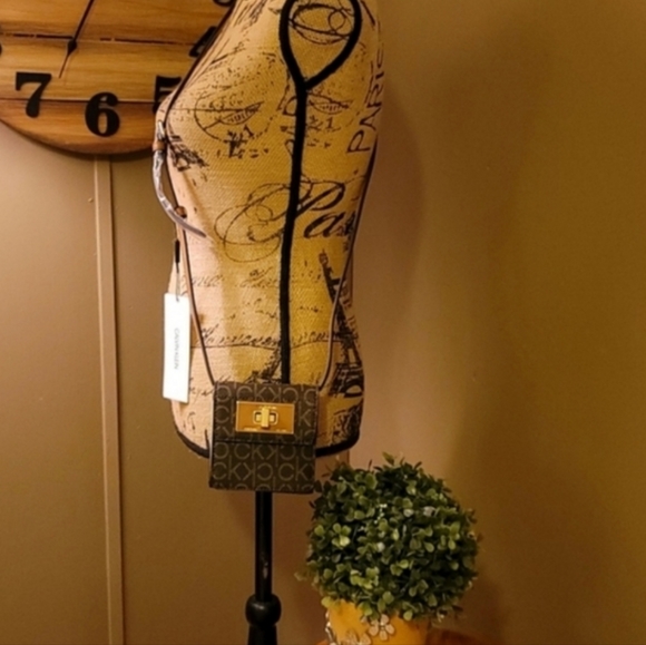 Calvin Klein Logo Kiera Signature Wallet Crossbody Bag - Picture 2 of 6